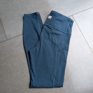 Vuori Stride Legging with pockets, Size XS.